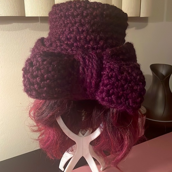 Never worn knit cap by an artisan, bought at a farmer’s market. Soft wool. - Picture 4 of 5